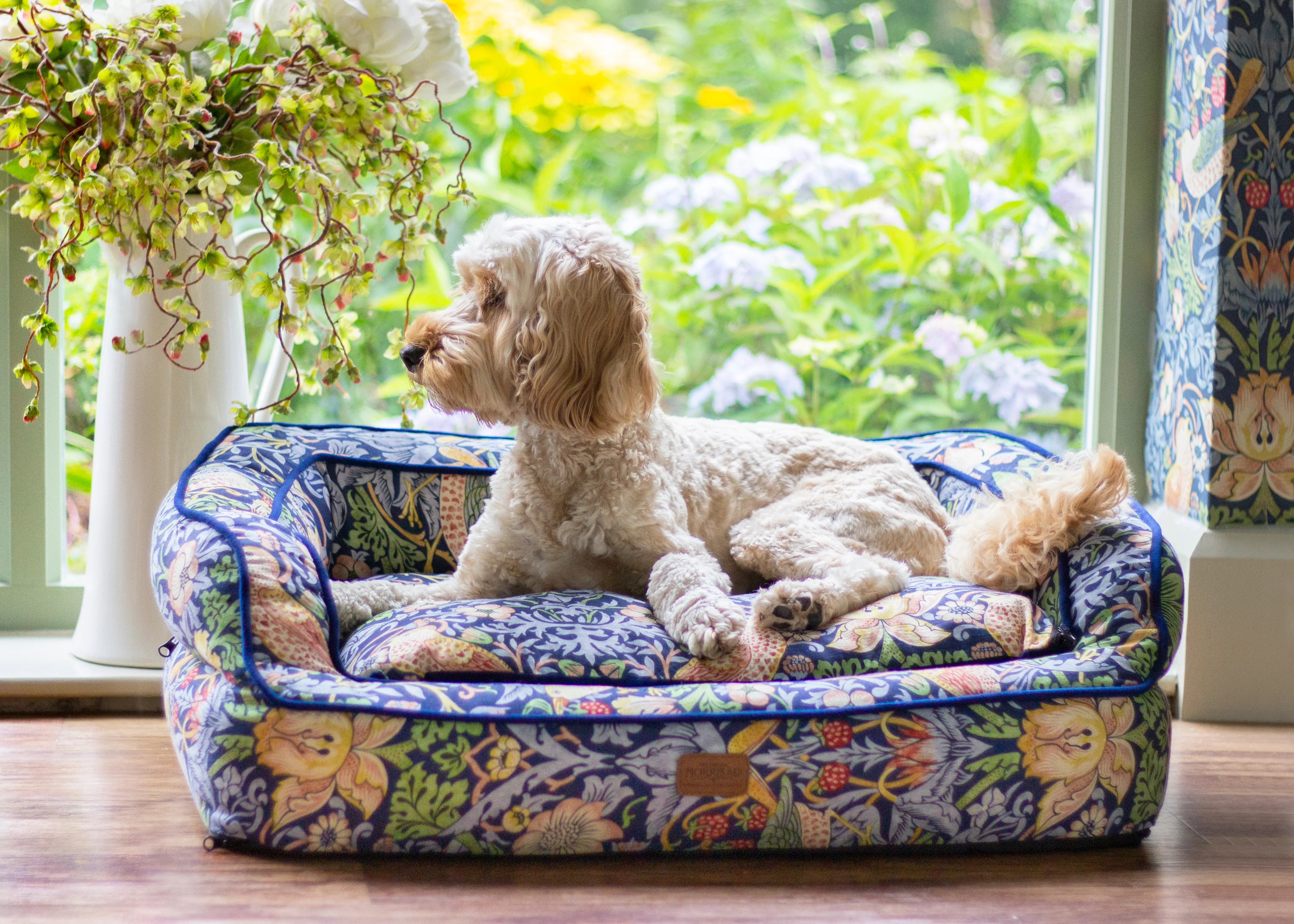 Morris & Co Strawberry Thief Dark Blue Dog Sofa Bed - Image 10