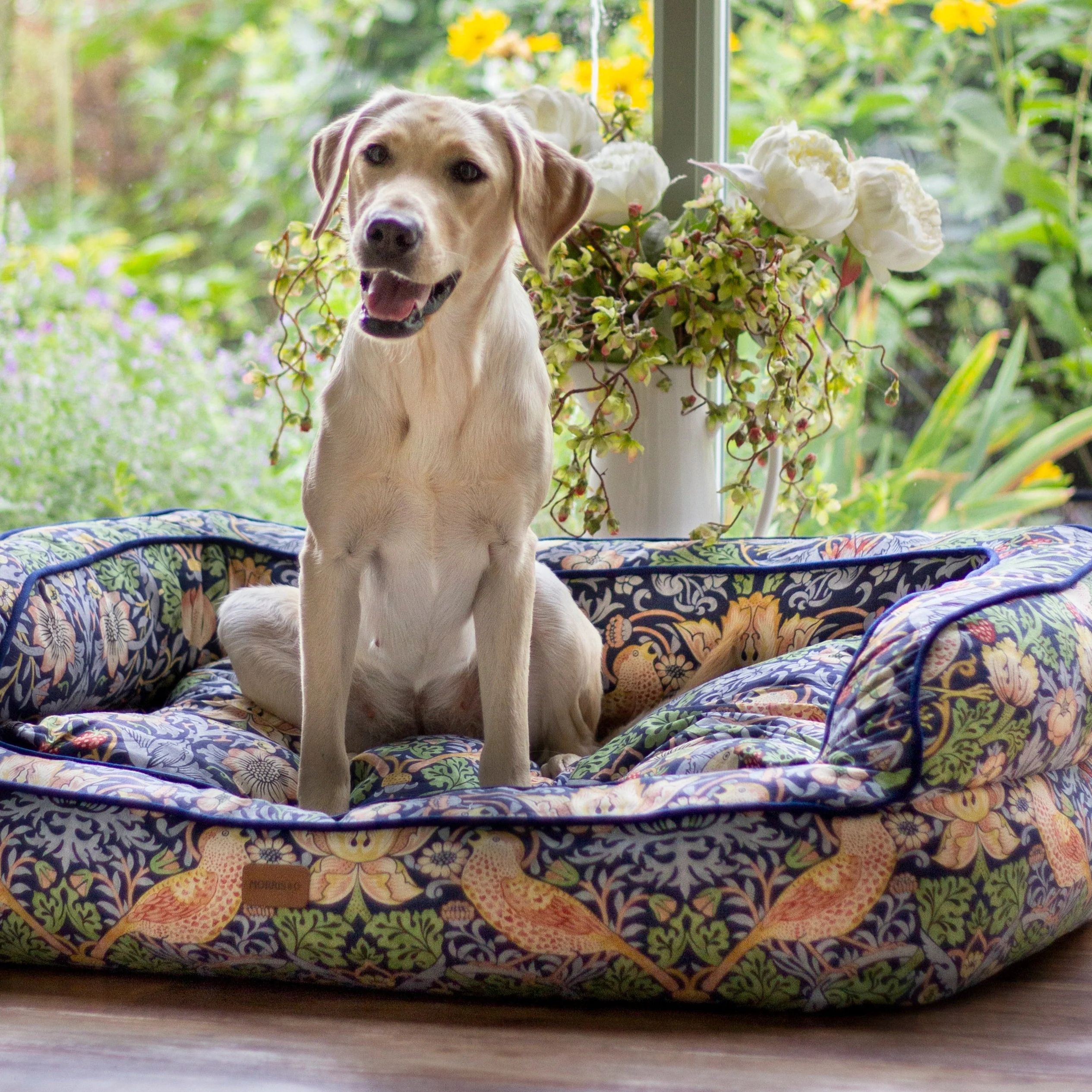 Morris & Co Strawberry Thief Dark Blue Dog Sofa Bed - Image 6